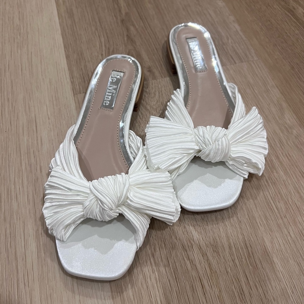 NEW Still in Box! Bridal White Bow Women's Shoes